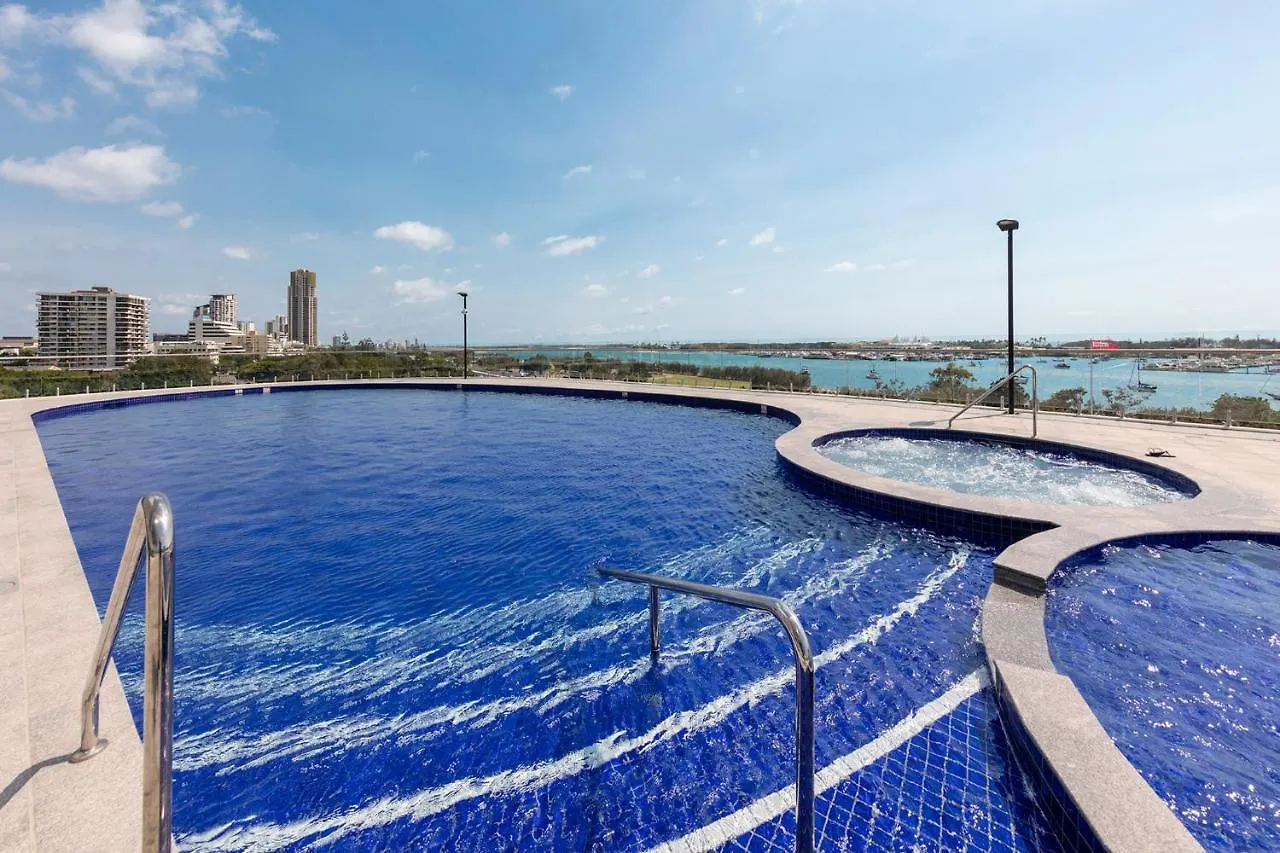 Meriton Suites Southport Gold Coast 5*,