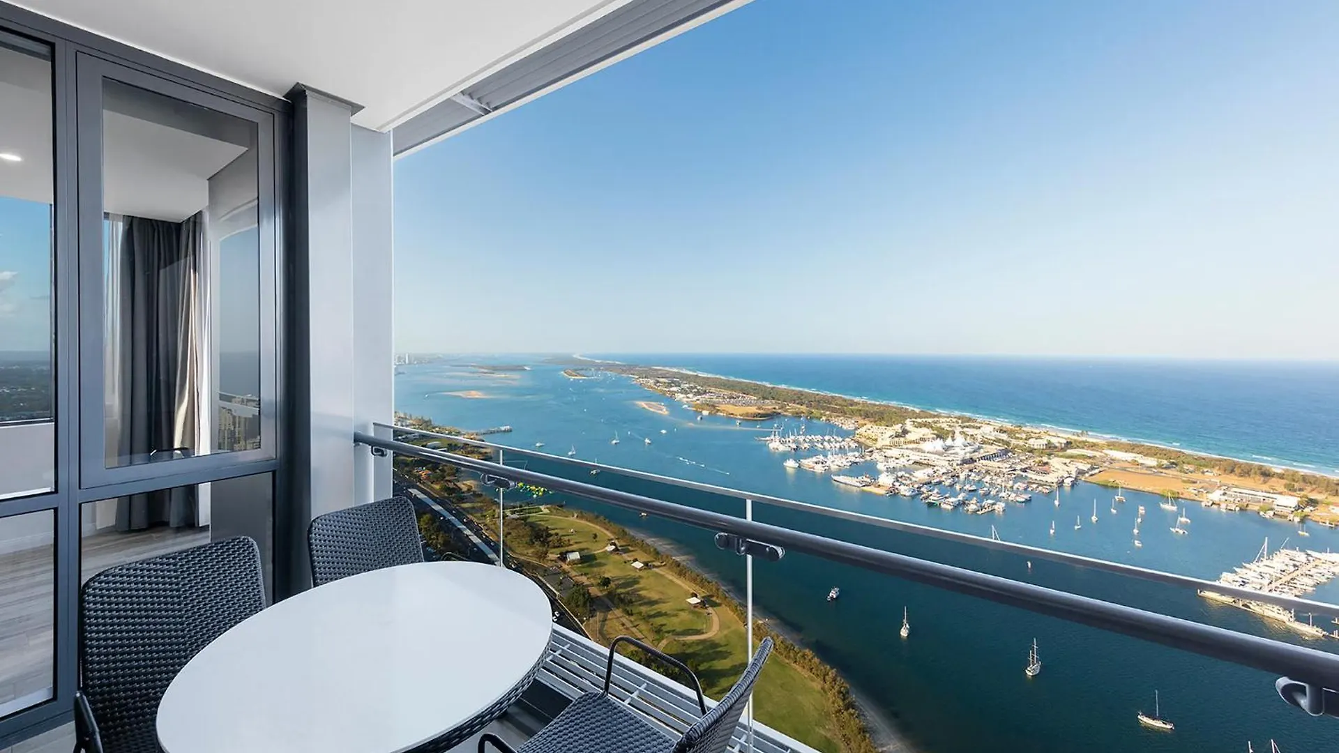 Meriton Suites Southport Guldkusten 5*,