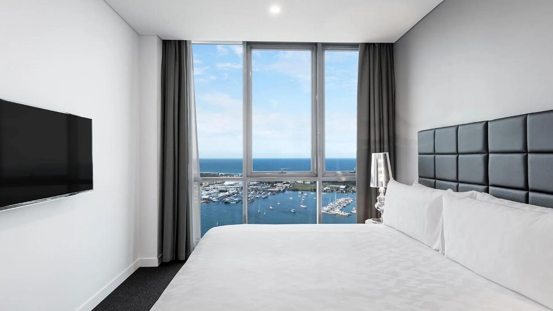 ***** Hotel Meriton Suites Southport Gold Coast Australia